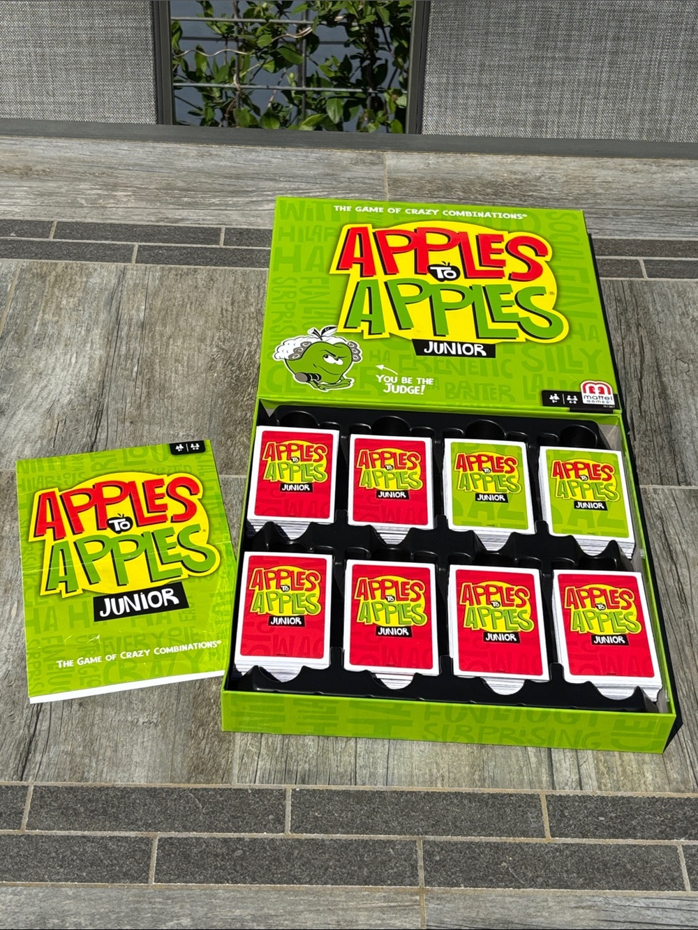 Mattel Apples to Apples Junior - Lime Green & Red